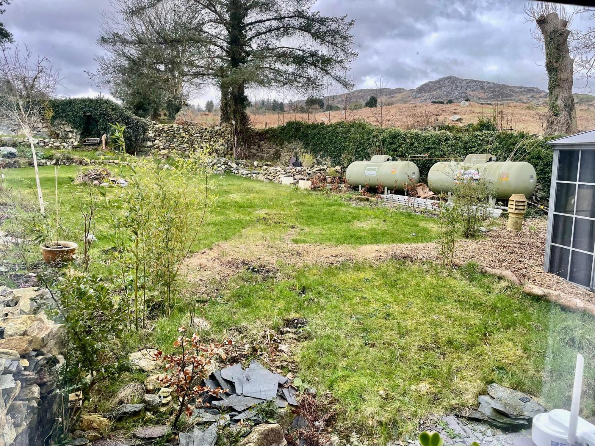 Spacious 3 Bedroom Garden Apartment In Snowdonia National Park Garndolbenmaen 外观 照片